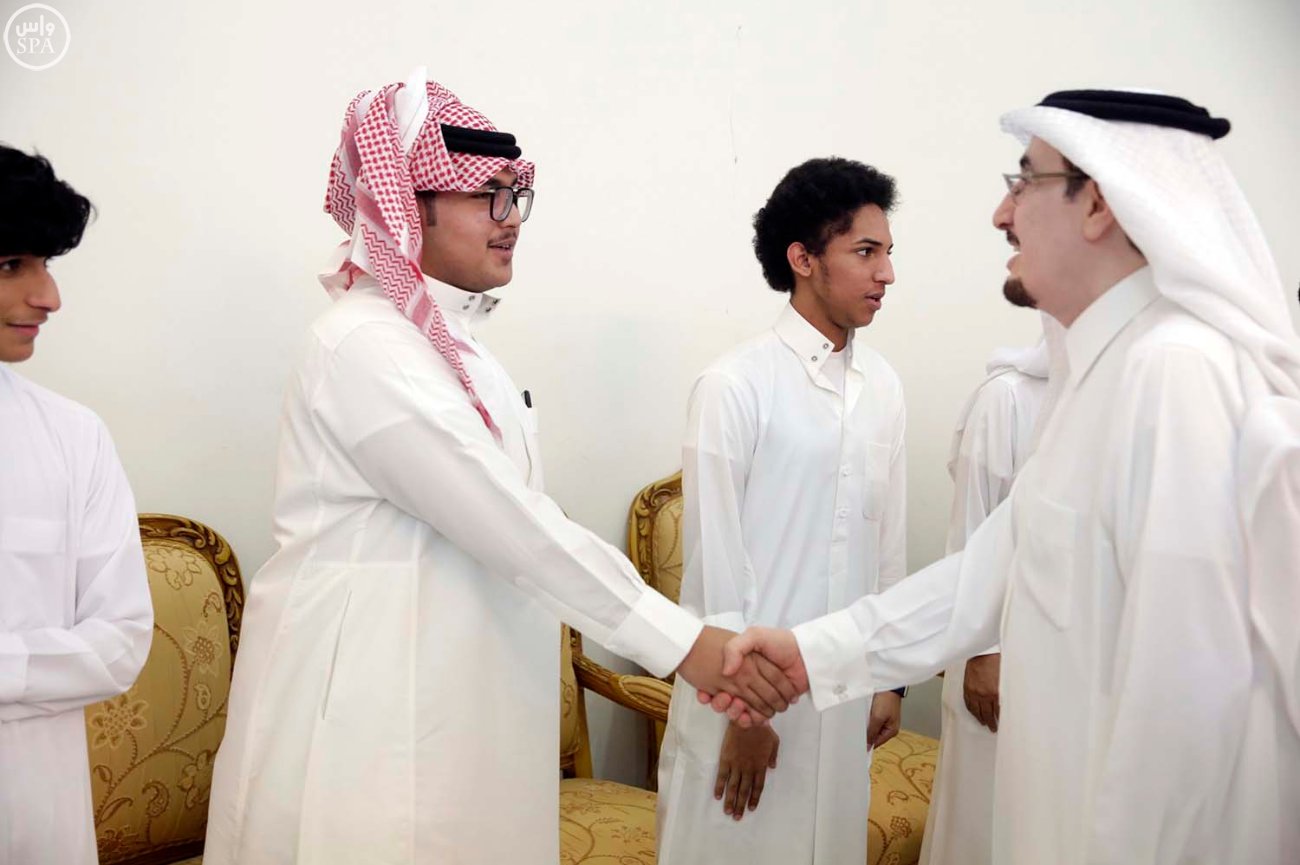 وزير العمل والتنمية الاجتماعية يزور المسنين بدار الرعاية الاجتماعية بحي النخيل والدرعية