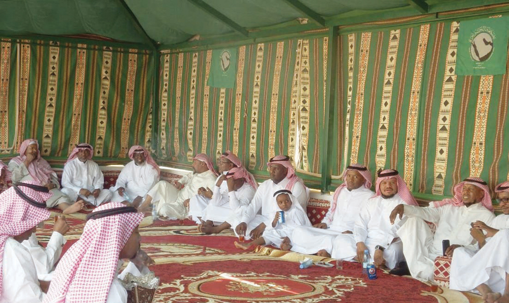 مخيمات وادي الدواسر .. عطرها العود وسماؤها بديع الشعر