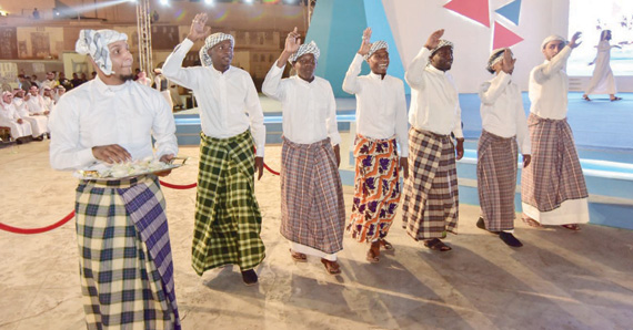 أدى نجوم برنامج "زد رصيدك" الفقرات الإنشادية والأهازيج الشعبية.«واس»