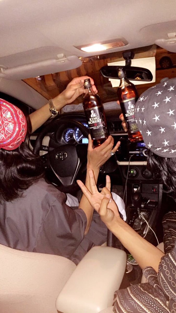 القبض على مفحط يعرض ويروج المخدرات عبر "السناب شات"