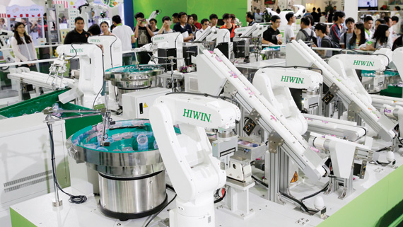 900 شركة تستعرض أحدث منتجات التكنولوجيا في العالم