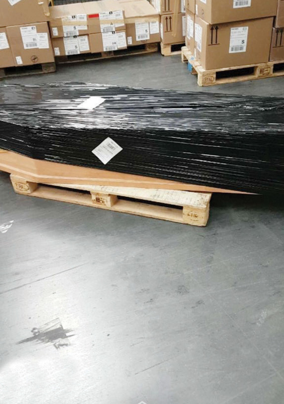 النعش الذي جهز قبل وضع رئيس الاتحاد لنقلة إلى السعودية.