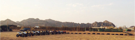 شكلت المخيمات العشوائية عبئا كبيرا على المواطنين في الأحياء السكنية.تصوير: نايف السلحوب - "الاقتصادية"