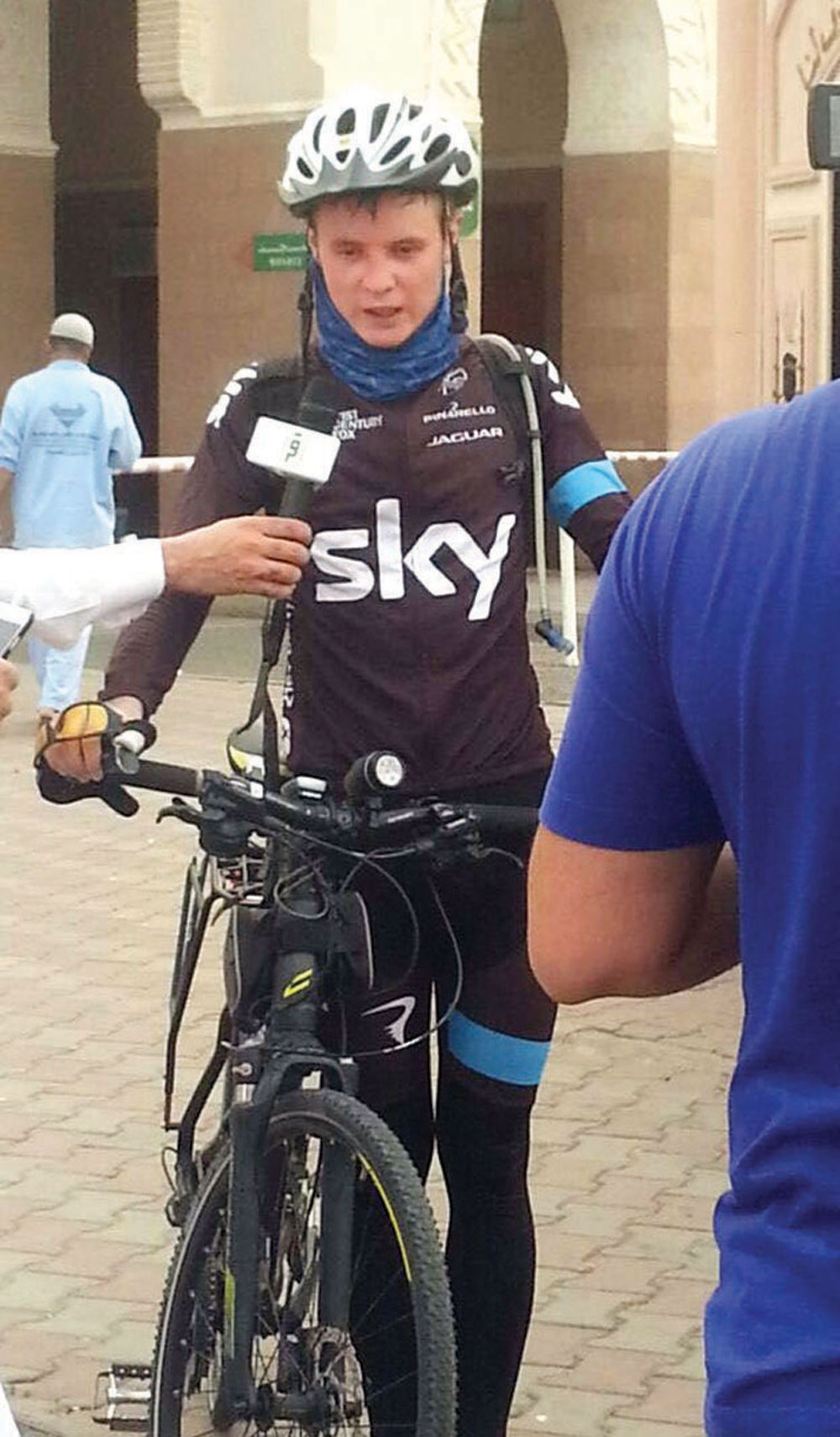 الدراج الروسي بولات نصيب الله لحظة وصوله إلى المدينة المنورة."واس"