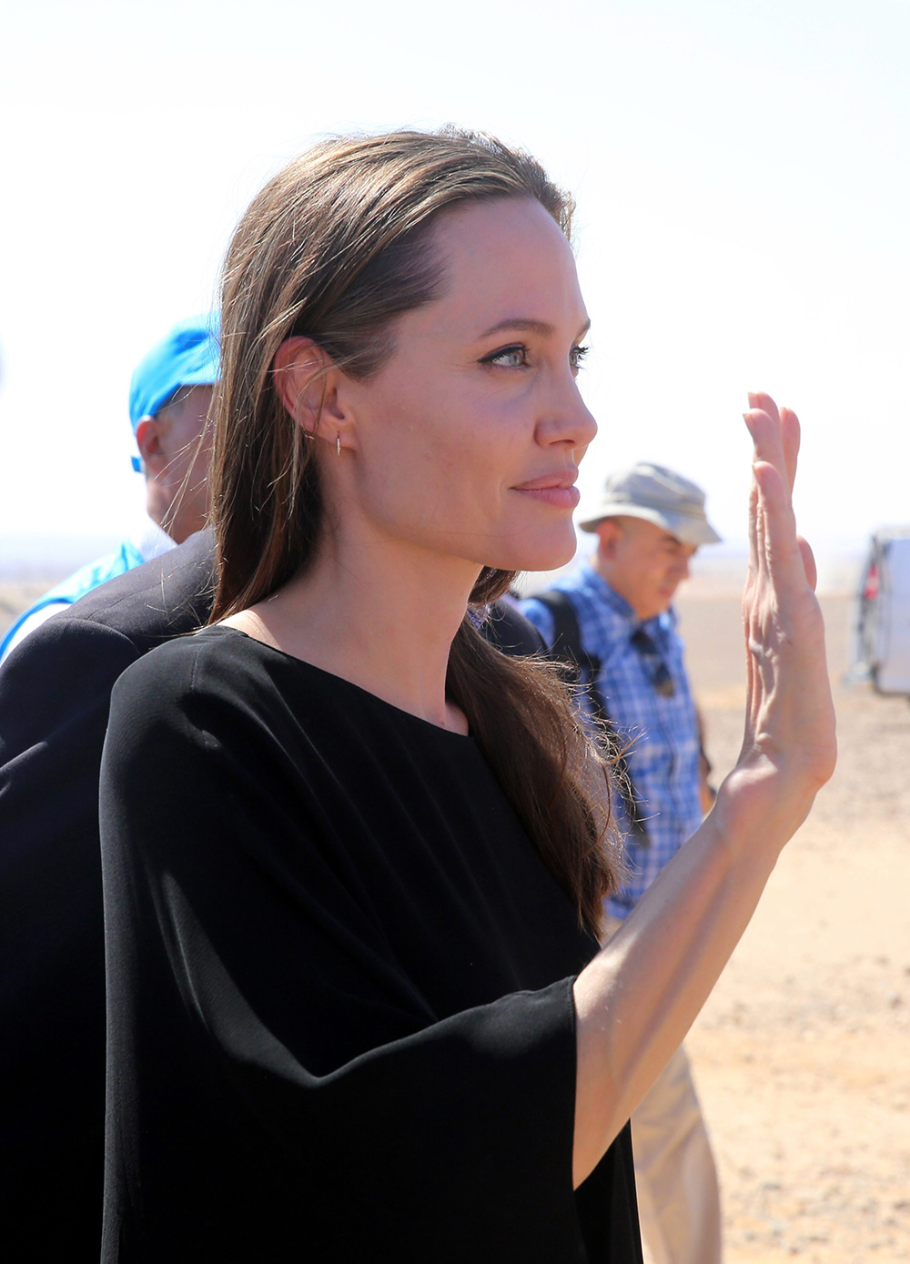 أنجلينا جولي تزور مخيم الأزرق للاجئين السوريين في الأردن
