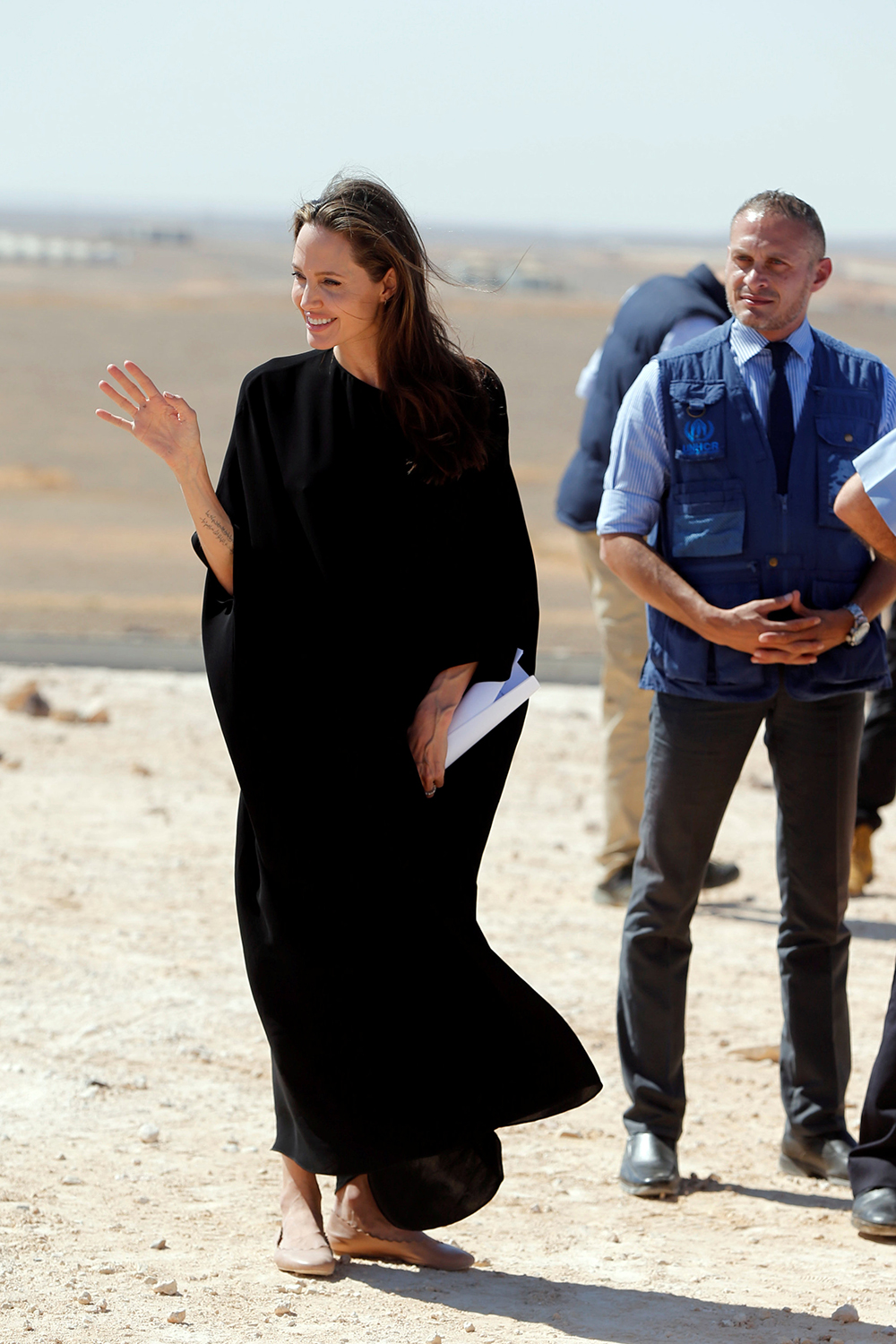 أنجلينا جولي تزور مخيم الأزرق للاجئين السوريين في الأردن