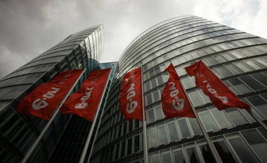 تراجع سهم شركة "أي أون" في ألمانيا رغم ارتفاع أسهم قطاع الطاقة