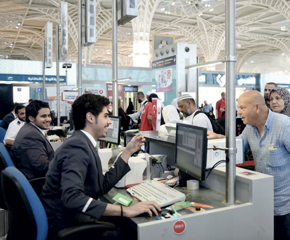 هيأت الحكومة أرقى الخدمات للحجاج من لحظة وصولهم مطار الأمير محمد بن عبدالعزيز الدولي.