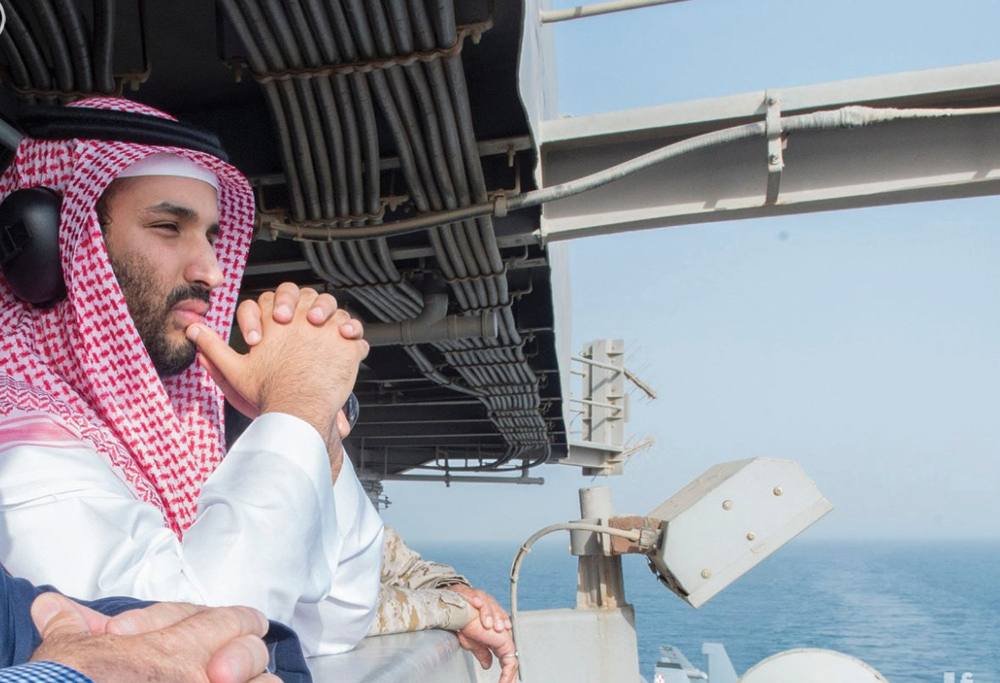 وزير الدفاع أثناء زيارته لحاملة الطائرات الأمريكية «ثيودور روزفلت».