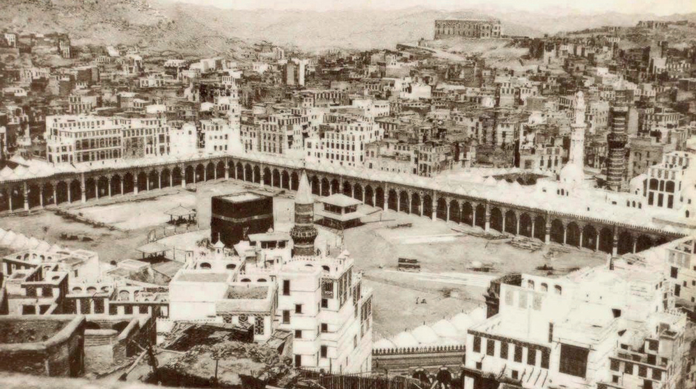 شملت الأبحاث تاريخ الطوافة منشورًا في ثلاثة ‏مجلدات ‏لـ 36 باحثاً وباحثة .