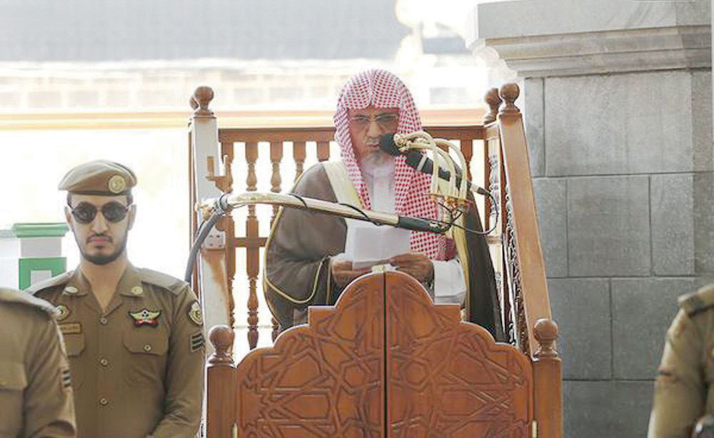 د.صالح بن حميد خلال خطبة الجمعة أمس. "واس"