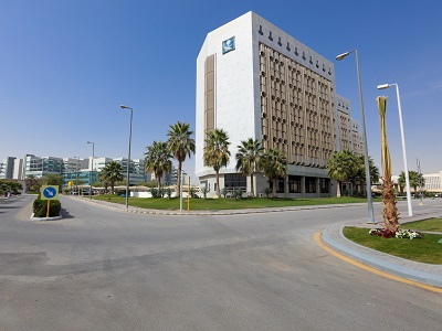 "التجارة" تعتمد قاعات تدريب من كامبردج في مقراتها