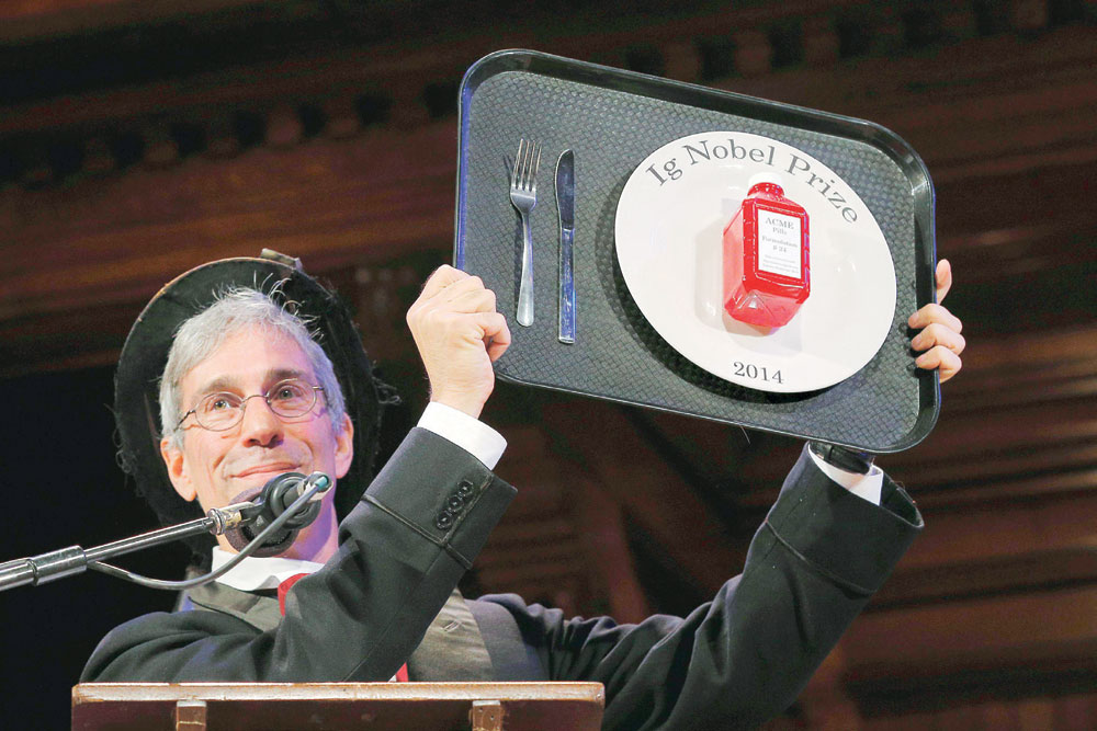 جائزة نوبل للجهلاء أو للحماقة. تمنح كل عام للأبحاث العلمية عديمة المضمون والفارغة من أدنى فائدة.