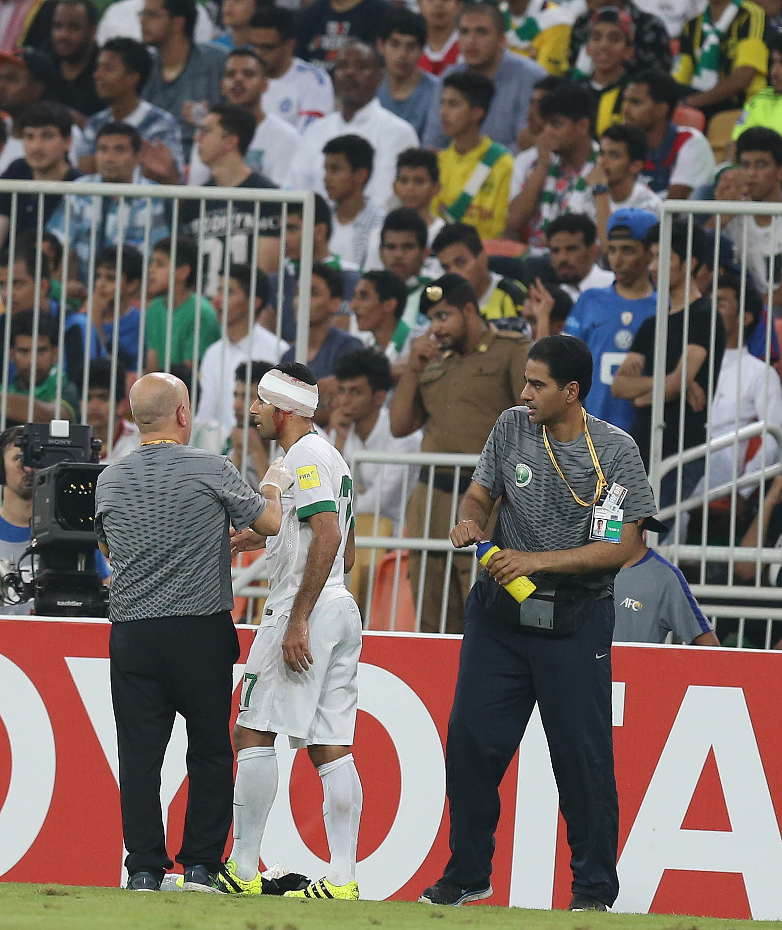 الأخضر.. متصدر لا تكلمني