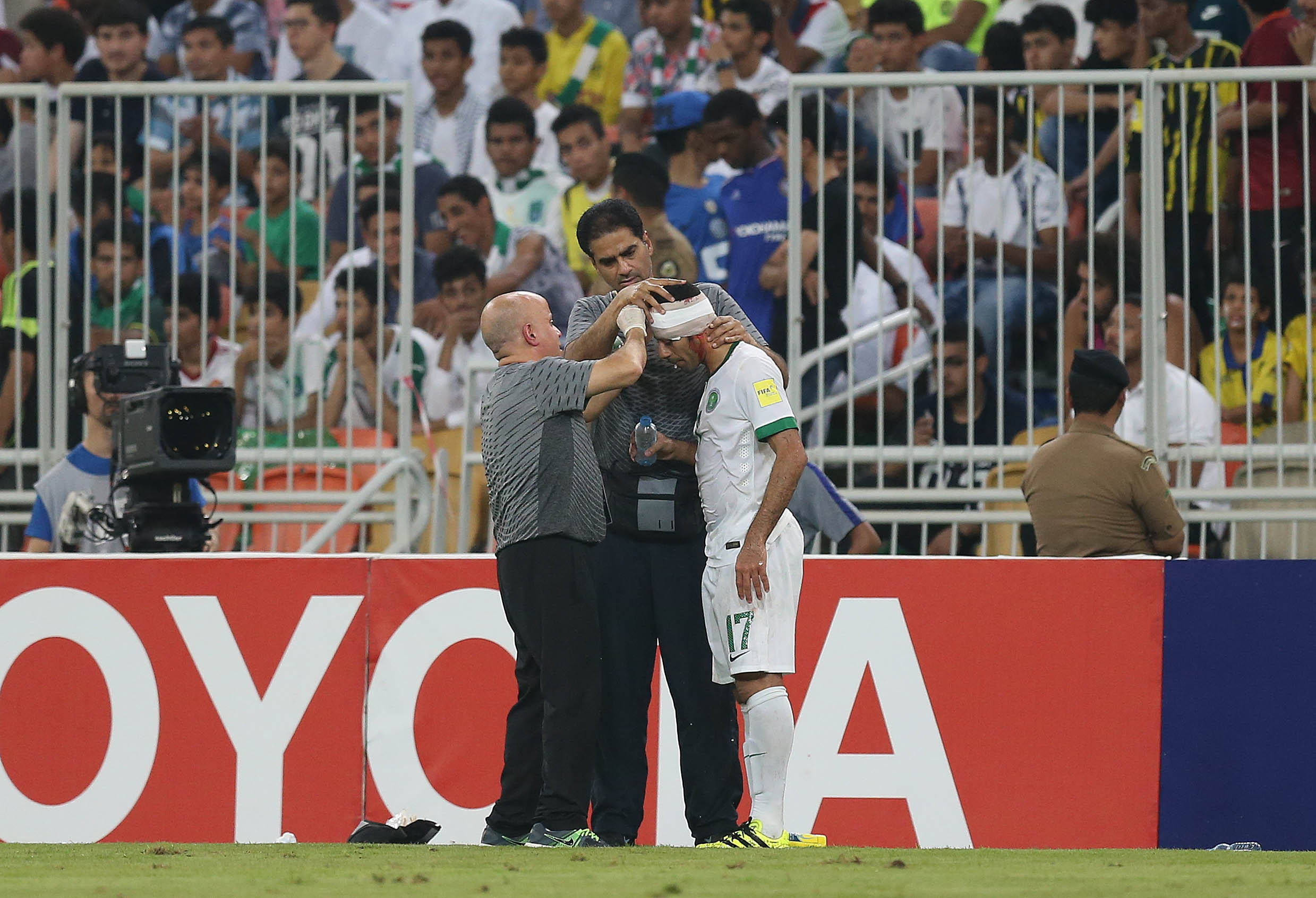 الأخضر.. متصدر لا تكلمني