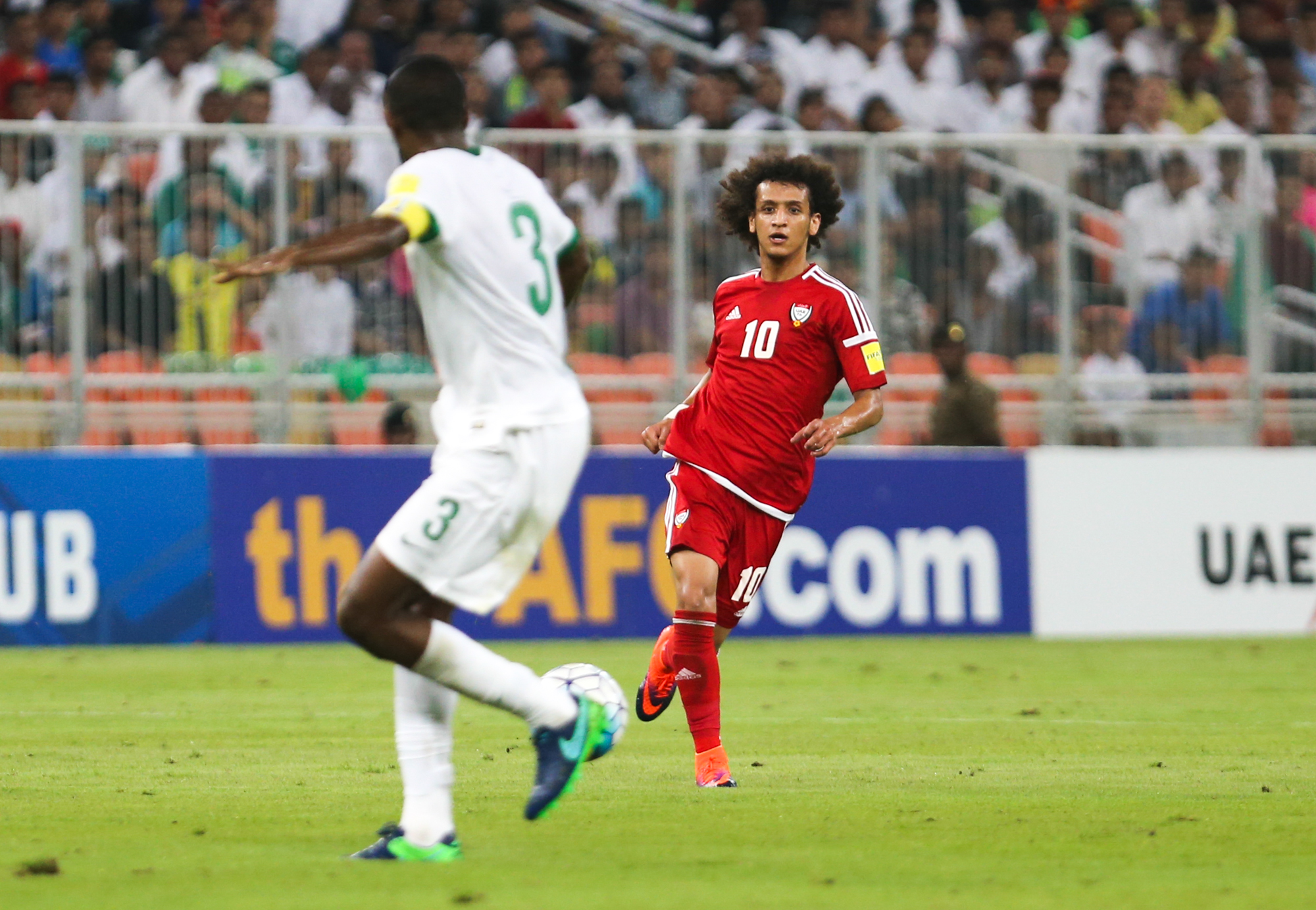 الأخضر.. متصدر لا تكلمني