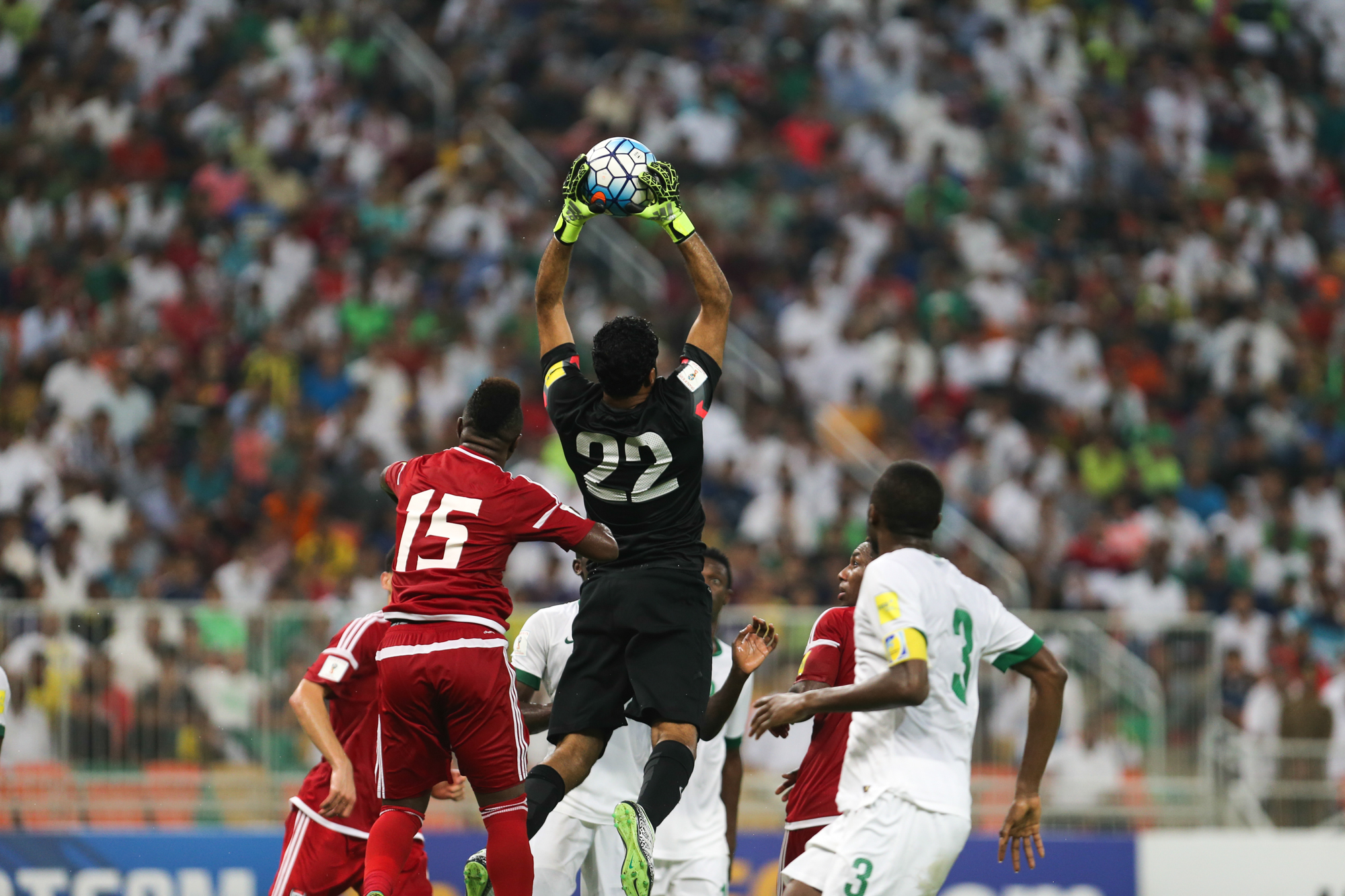 الأخضر.. متصدر لا تكلمني