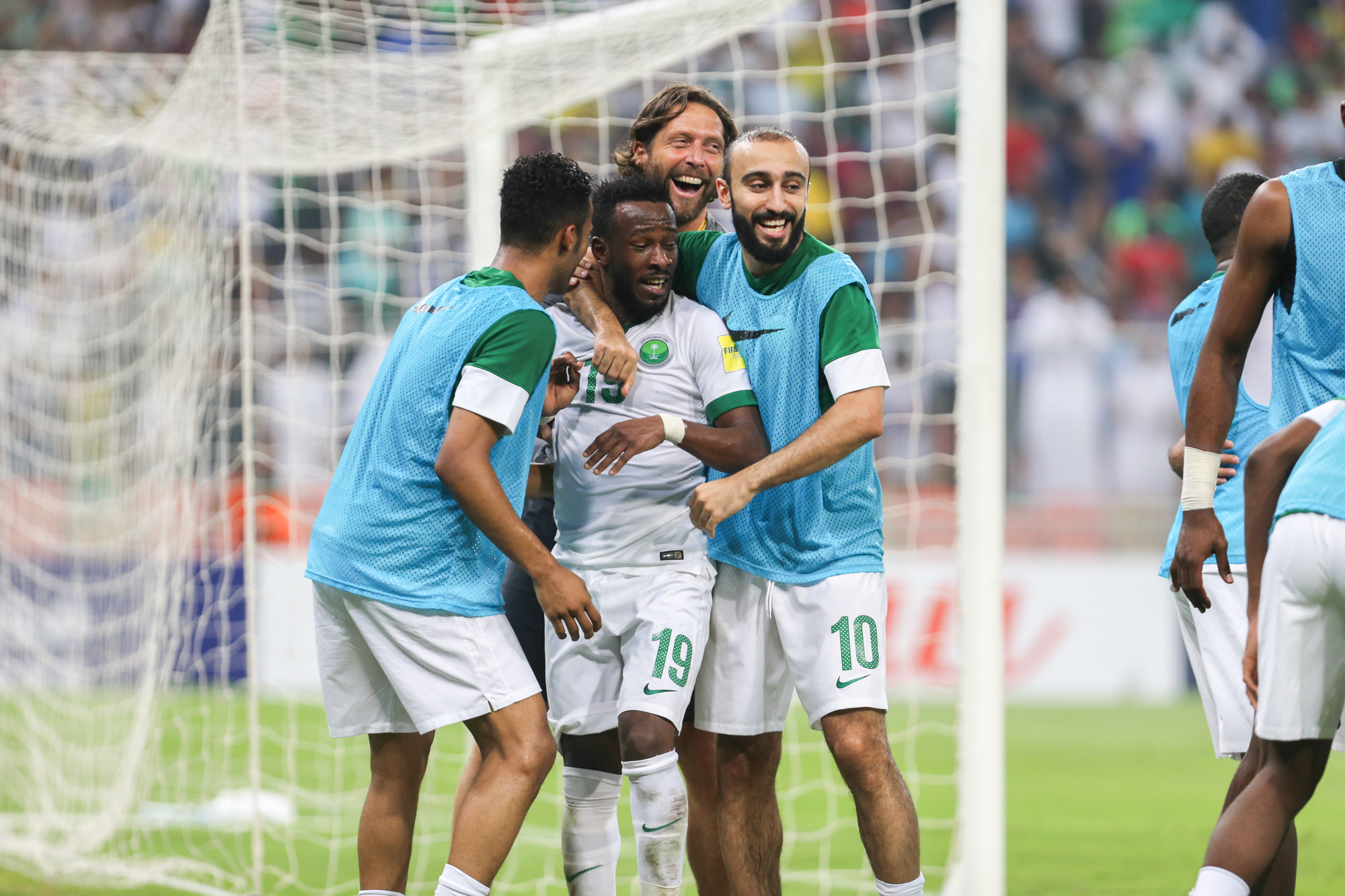 الأخضر.. متصدر لا تكلمني