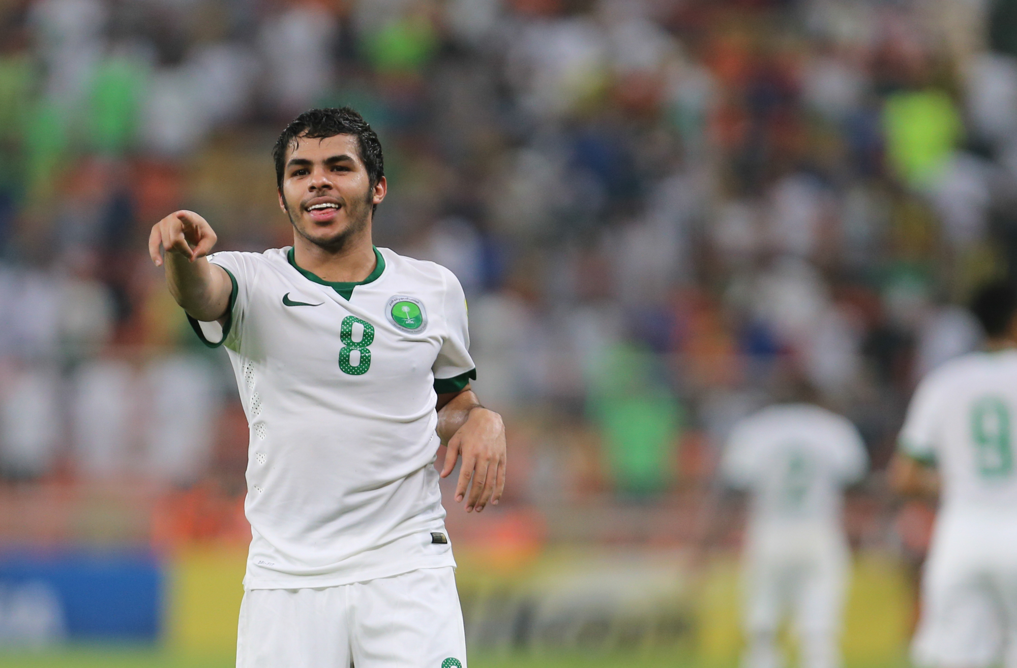 الأخضر.. متصدر لا تكلمني