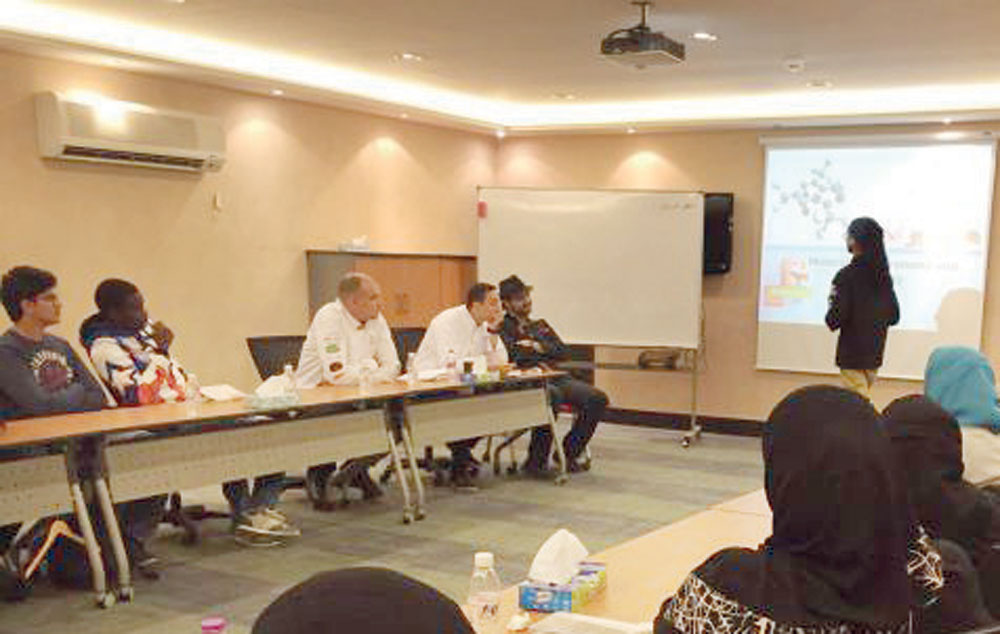 جانب من إحدى الدورات المقدمة من قبل الأكاديمية.