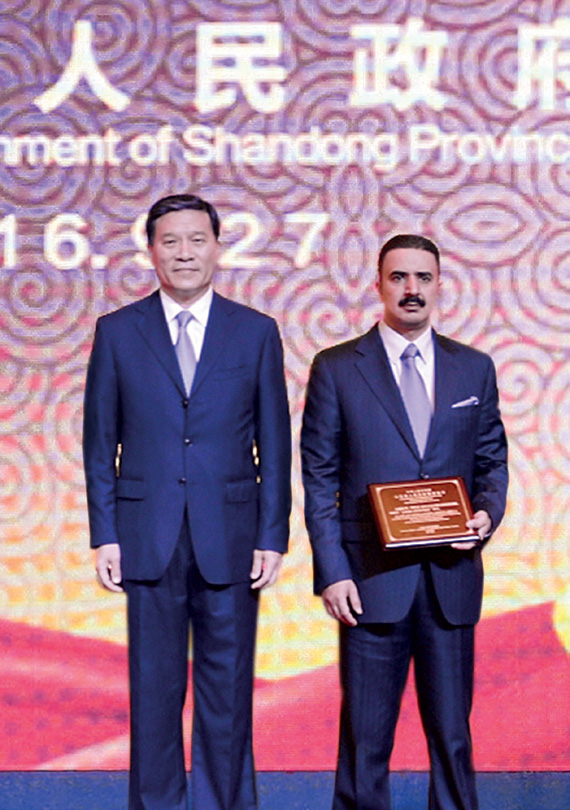 محمد العجلان خلال التكريم.