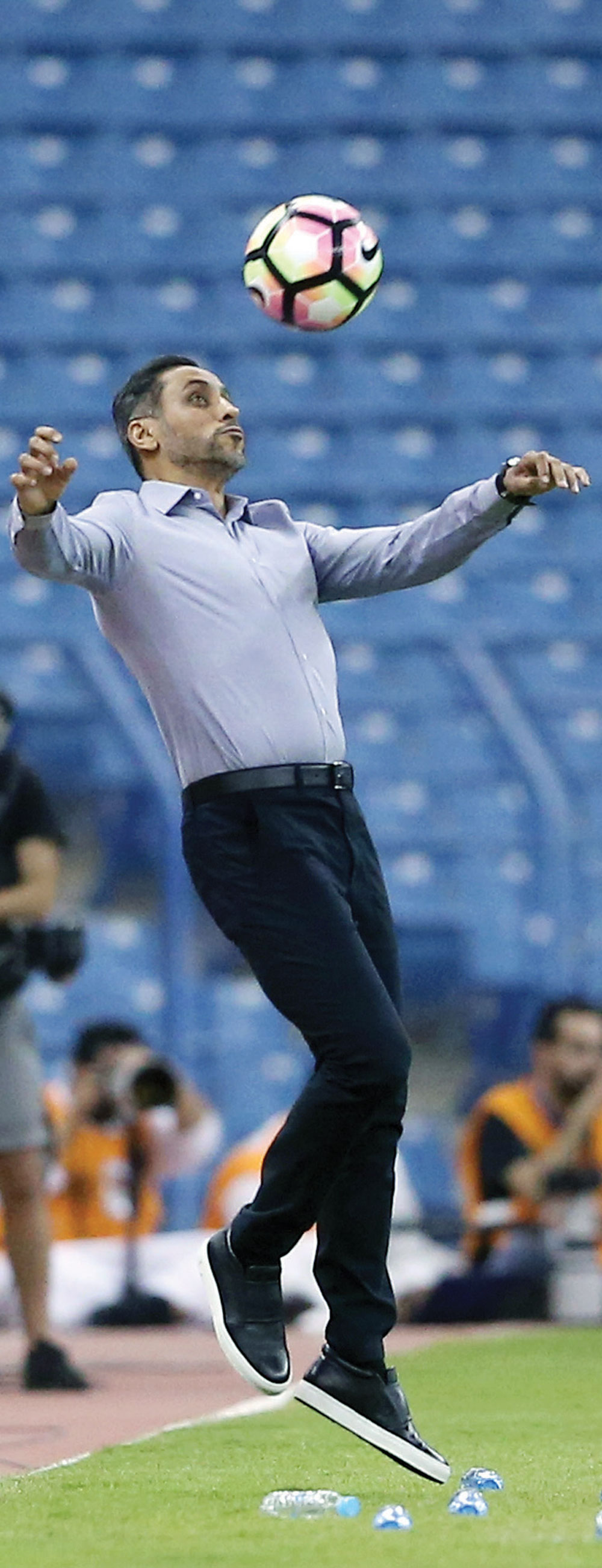 سامي يداعب الكرة خلال نزال الهلال.
تصوير: عبد العزيز النومان ـ "الاقتصادية"