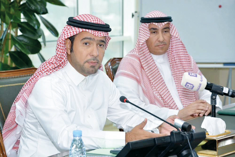 وزير الإسكان خلال مؤتمر صحافي عقده في مقر الوزارة في الرياض، أمس. «واس»