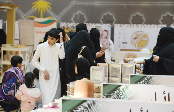 خصص 70 في المائة من أركان المهرجان للأسر المنتجة التي تبيع وتجهز الكليجا الحائلية.