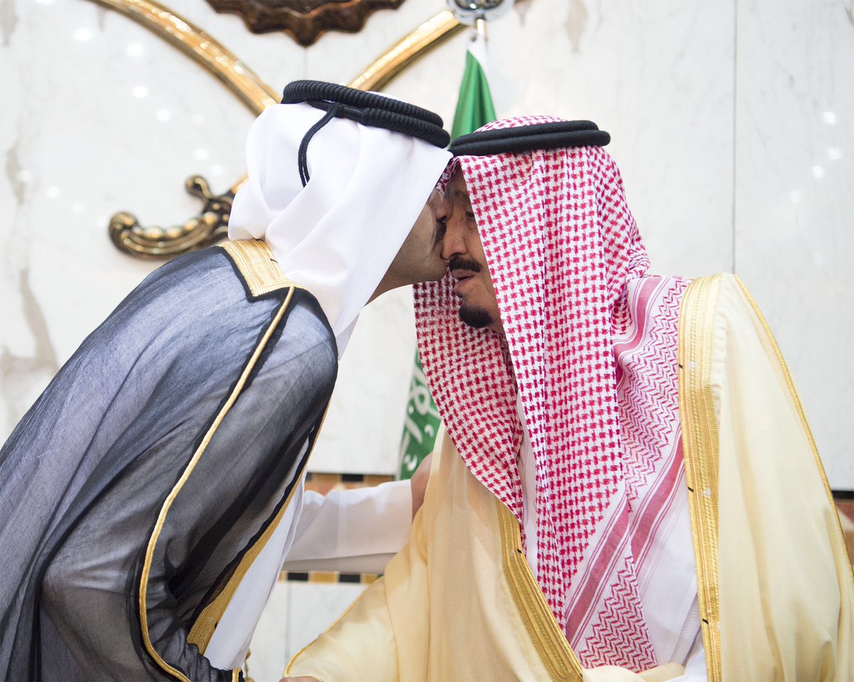 الملك يستقبل المعزين في وفاة الأمير تركي بن عبدالعزيز