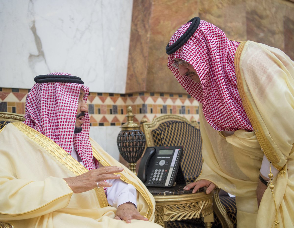الملك يستقبل المعزين في وفاة الأمير تركي بن عبدالعزيز
