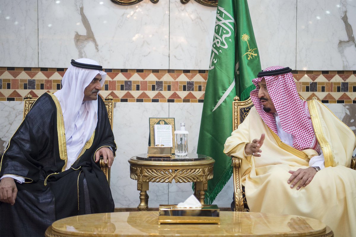 الملك يستقبل المعزين في وفاة الأمير تركي بن عبدالعزيز