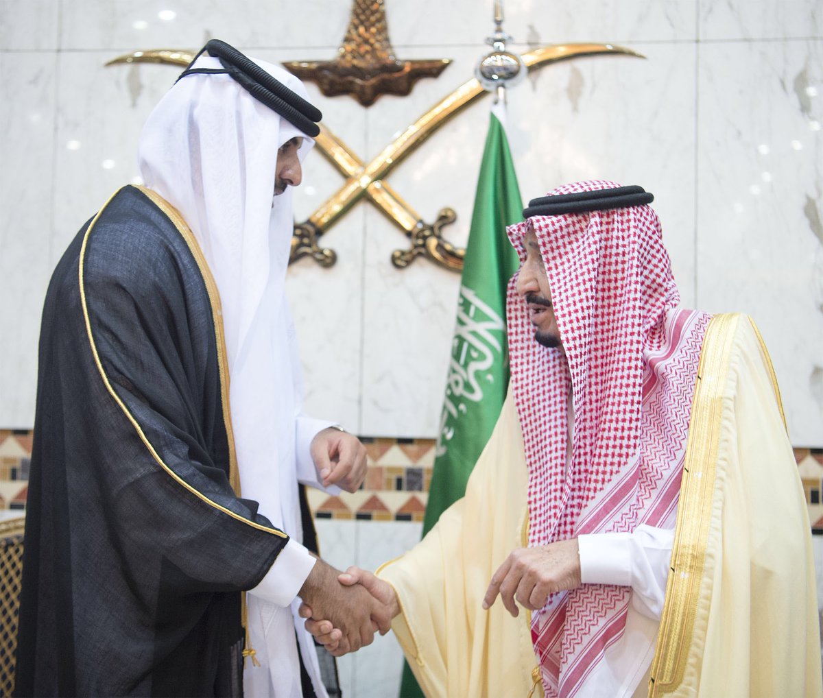 الملك يستقبل المعزين في وفاة الأمير تركي بن عبدالعزيز