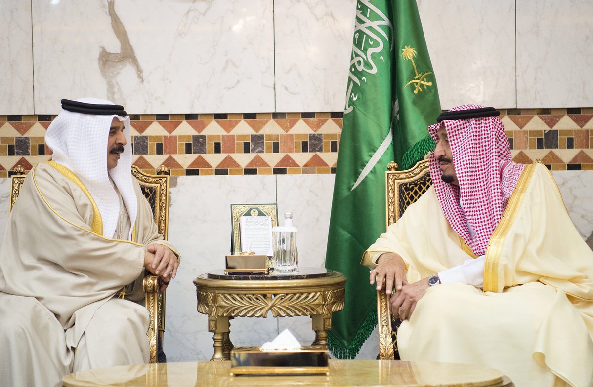 الملك يستقبل المعزين في وفاة الأمير تركي بن عبدالعزيز