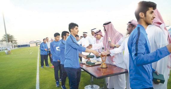جانب من تتويج الهلال بالكأس.