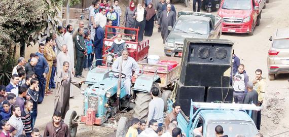 موكب أثاث العروس .. تقليد قديم في الريف المصري