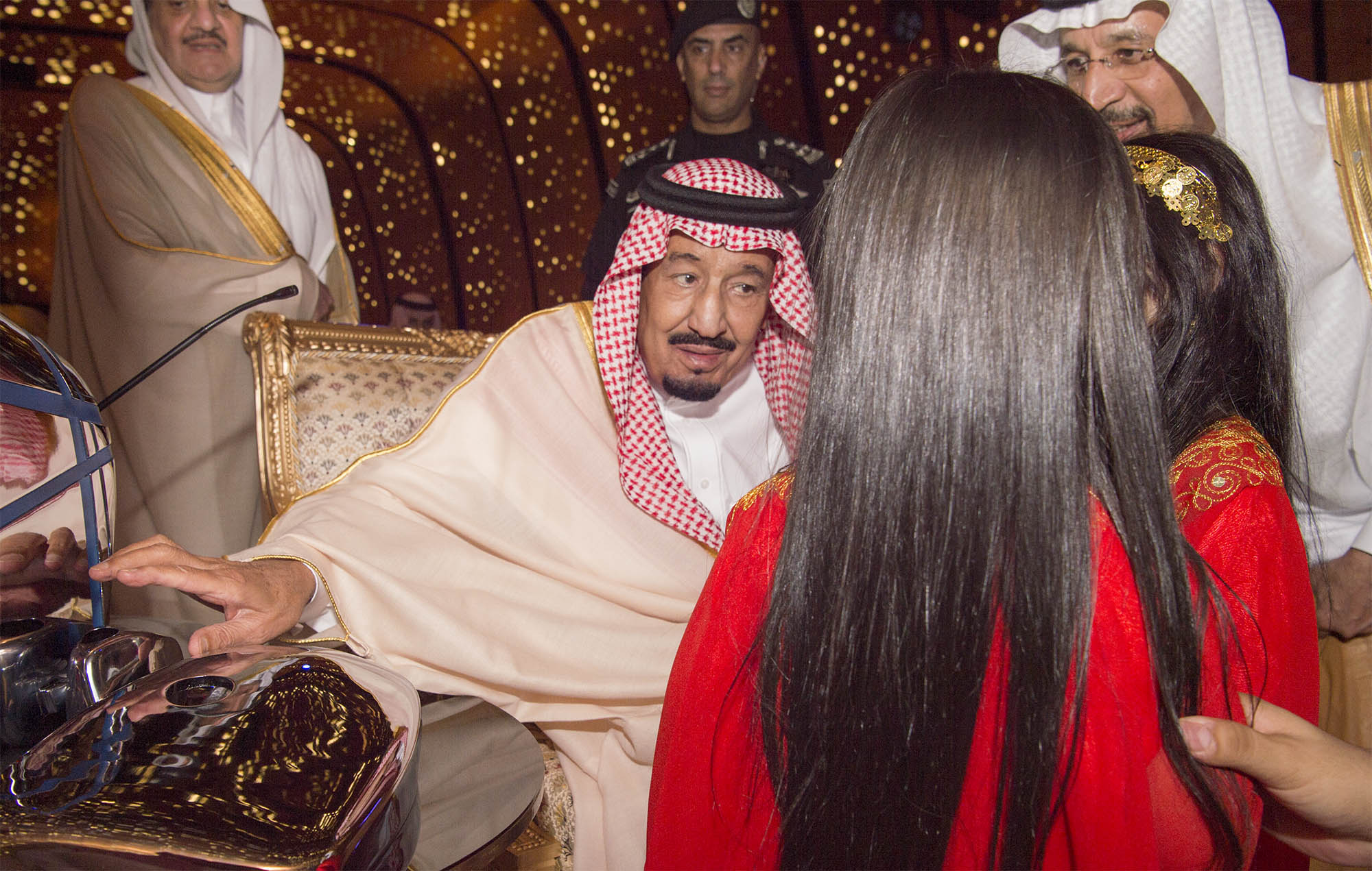 الملك يدشن مشاريع بترولية بقيمة 160 مليارا ومركز الملك عبدالعزيز الثقافي