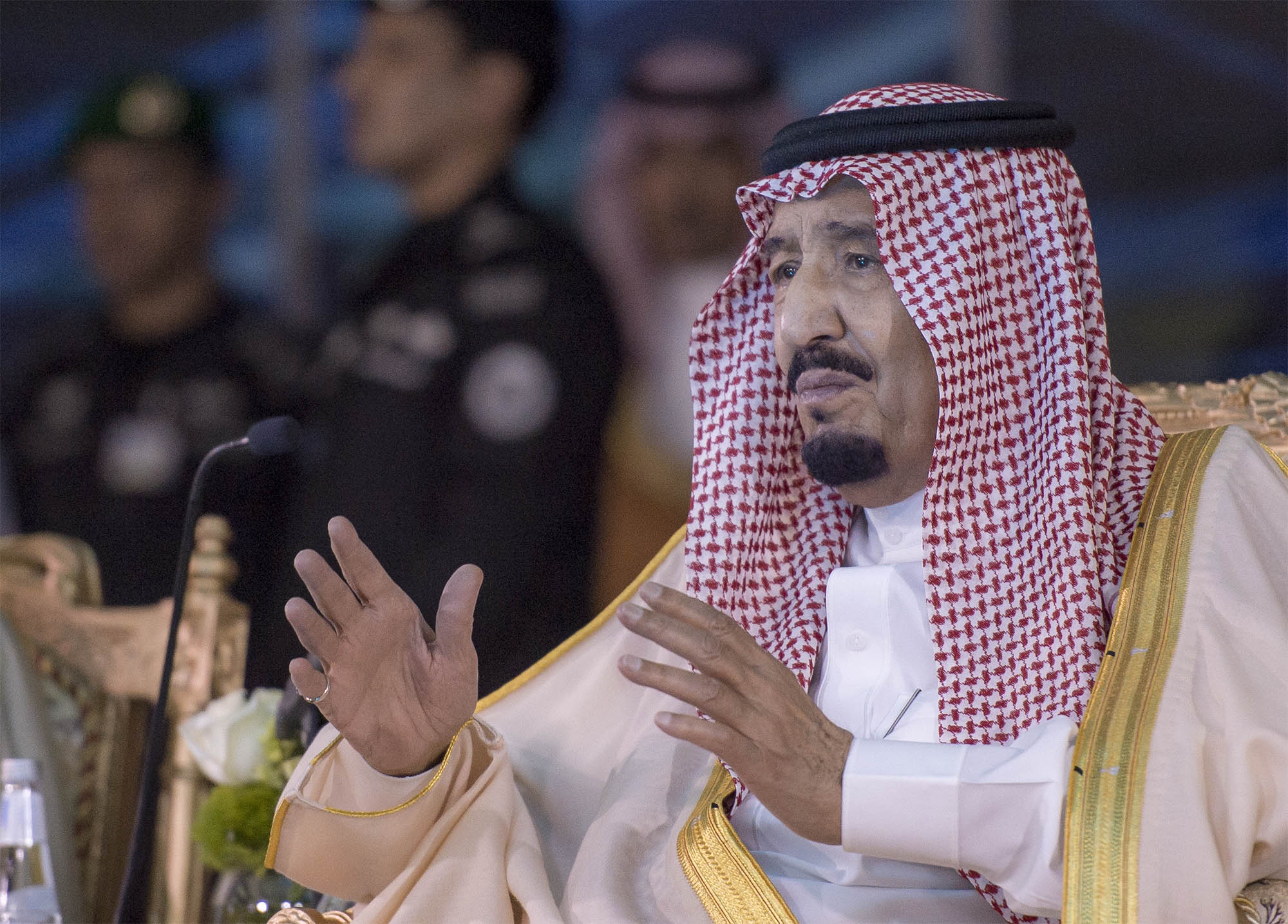 الملك يدشن مشاريع بترولية بقيمة 160 مليارا ومركز الملك عبدالعزيز الثقافي