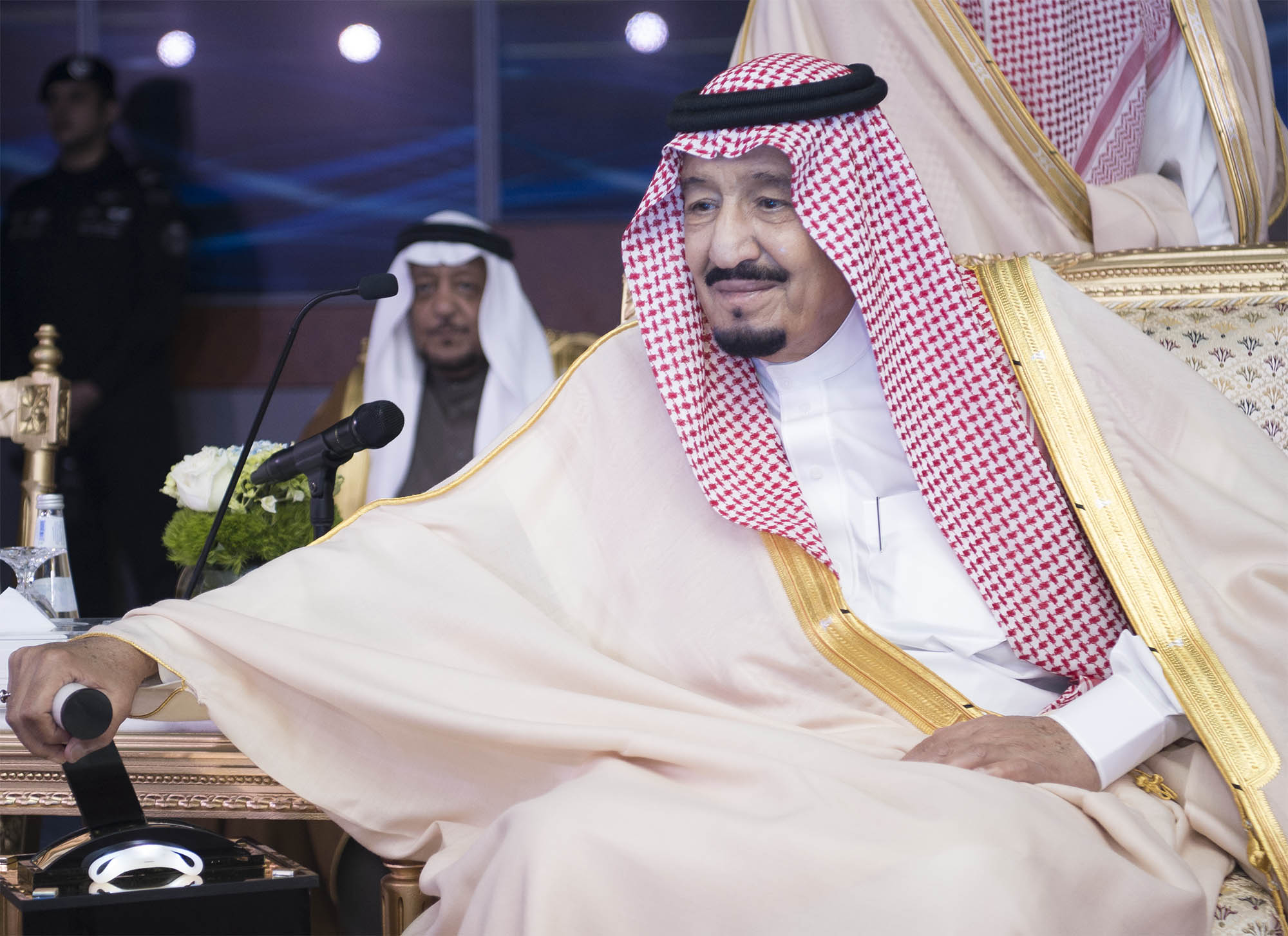 الملك يدشن مشاريع بترولية بقيمة 160 مليارا ومركز الملك عبدالعزيز الثقافي