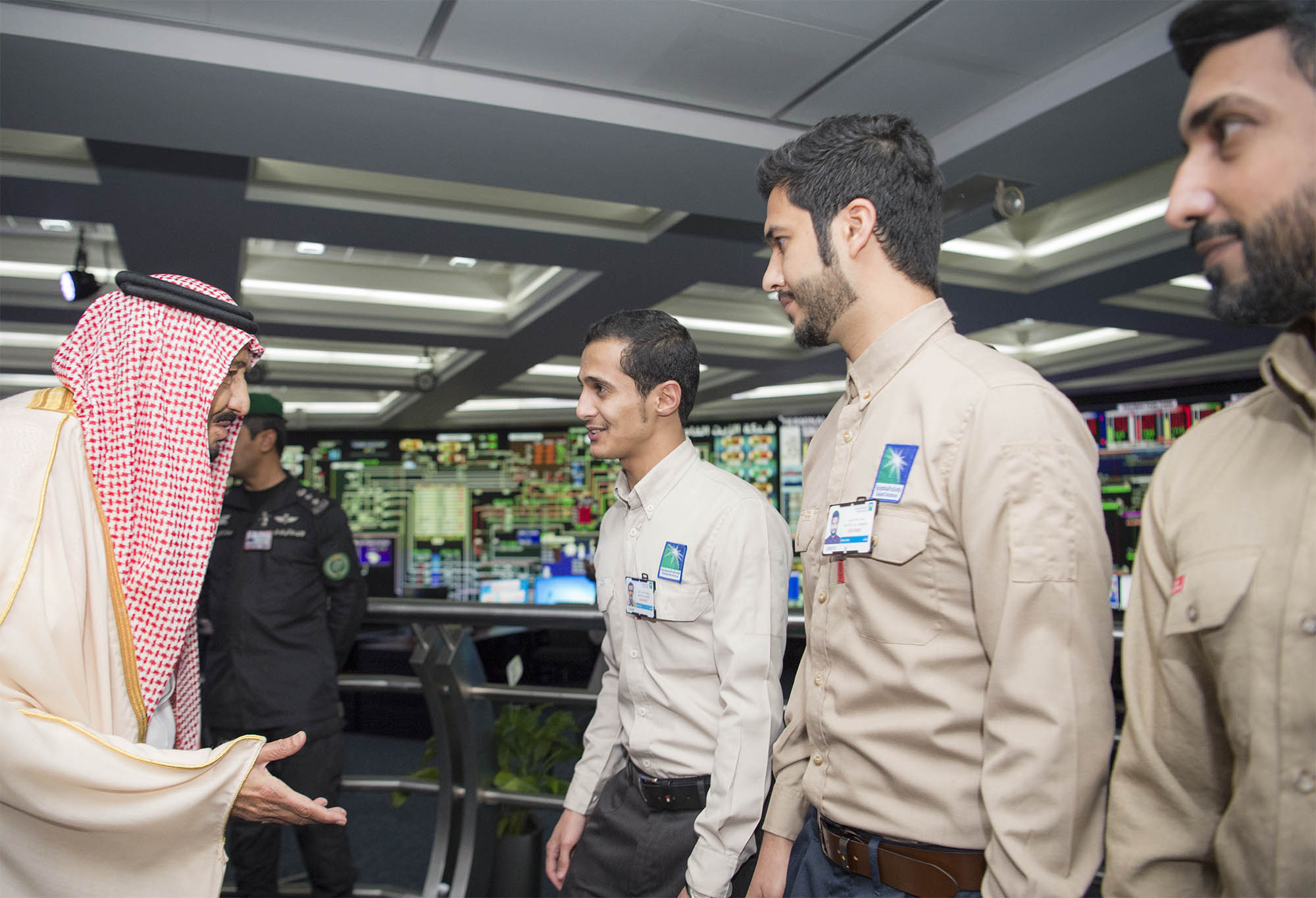 الملك يدشن مشاريع بترولية بقيمة 160 مليارا ومركز الملك عبدالعزيز الثقافي