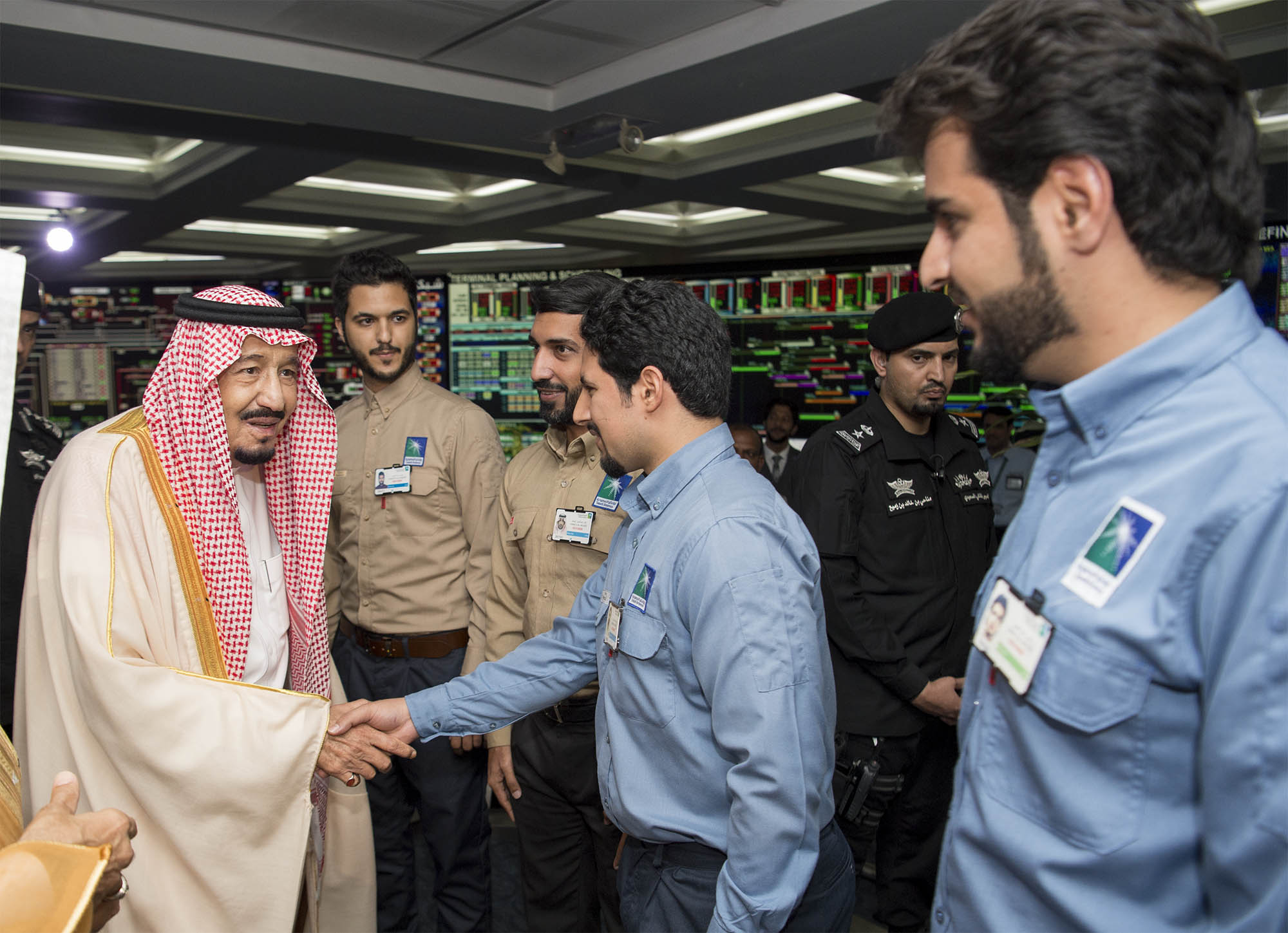 الملك يدشن مشاريع بترولية بقيمة 160 مليارا ومركز الملك عبدالعزيز الثقافي