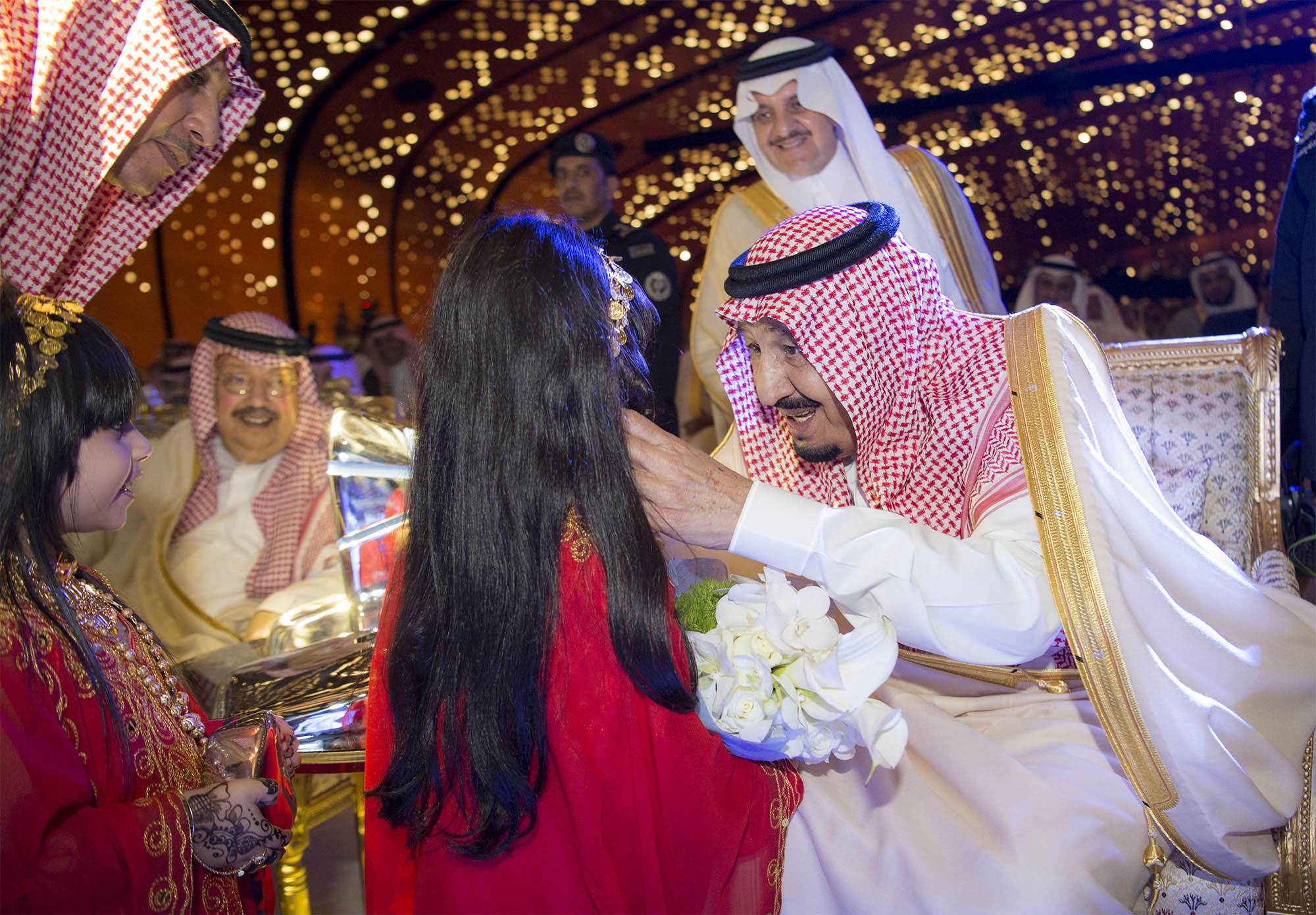 الملك يدشن مشاريع بترولية بقيمة 160 مليارا ومركز الملك عبدالعزيز الثقافي