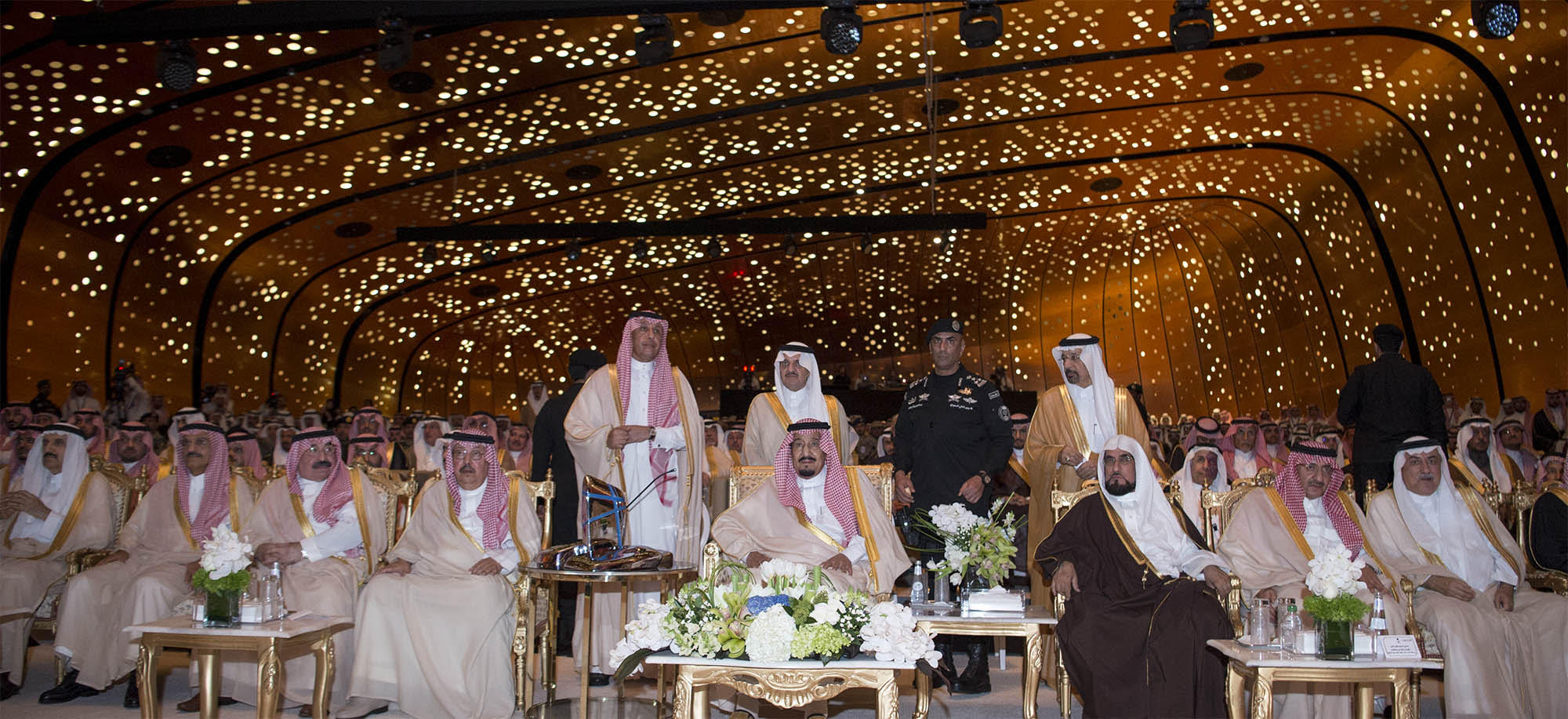 الملك يدشن مشاريع بترولية بقيمة 160 مليارا ومركز الملك عبدالعزيز الثقافي