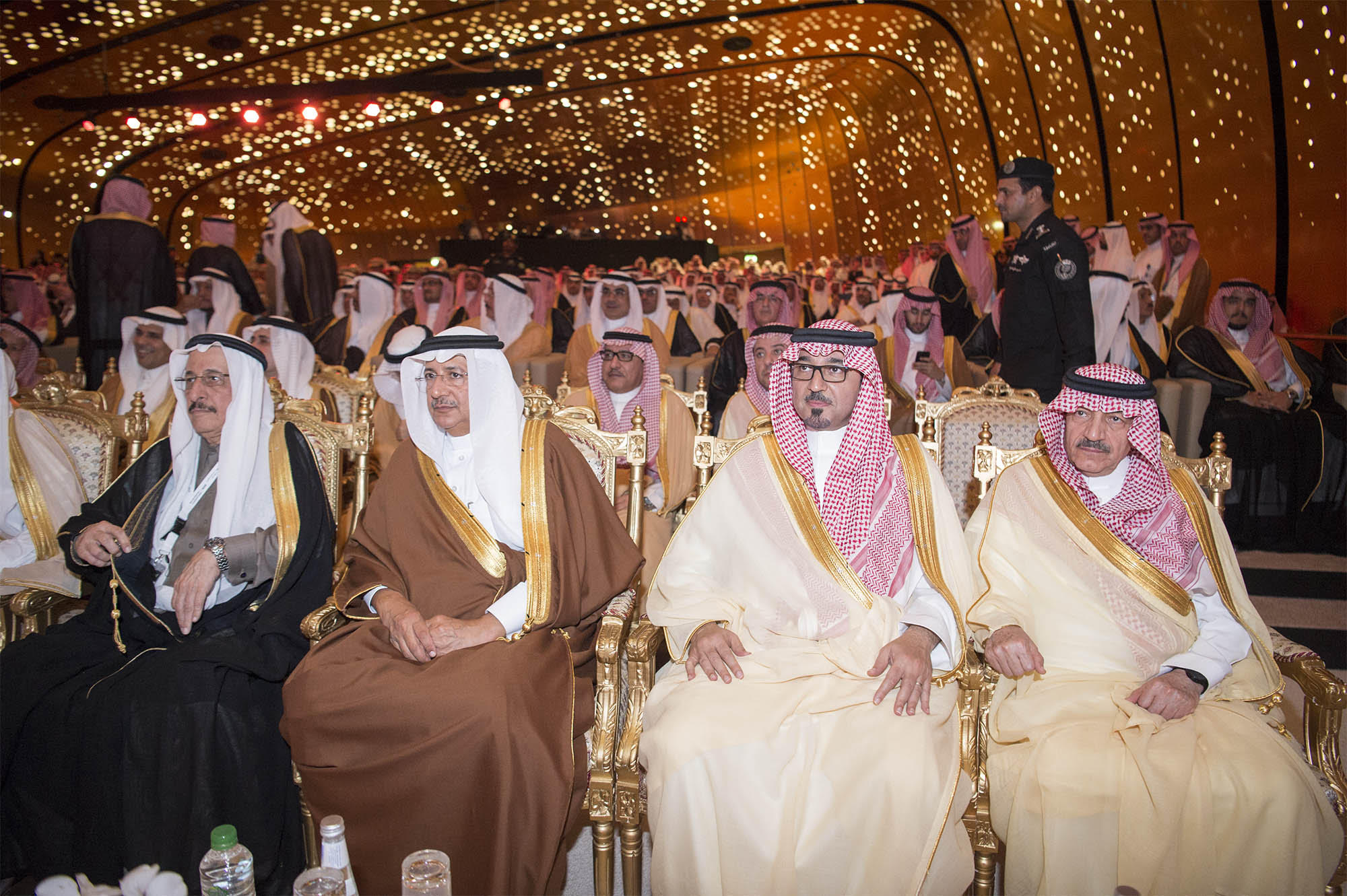 الملك يدشن مشاريع بترولية بقيمة 160 مليارا ومركز الملك عبدالعزيز الثقافي