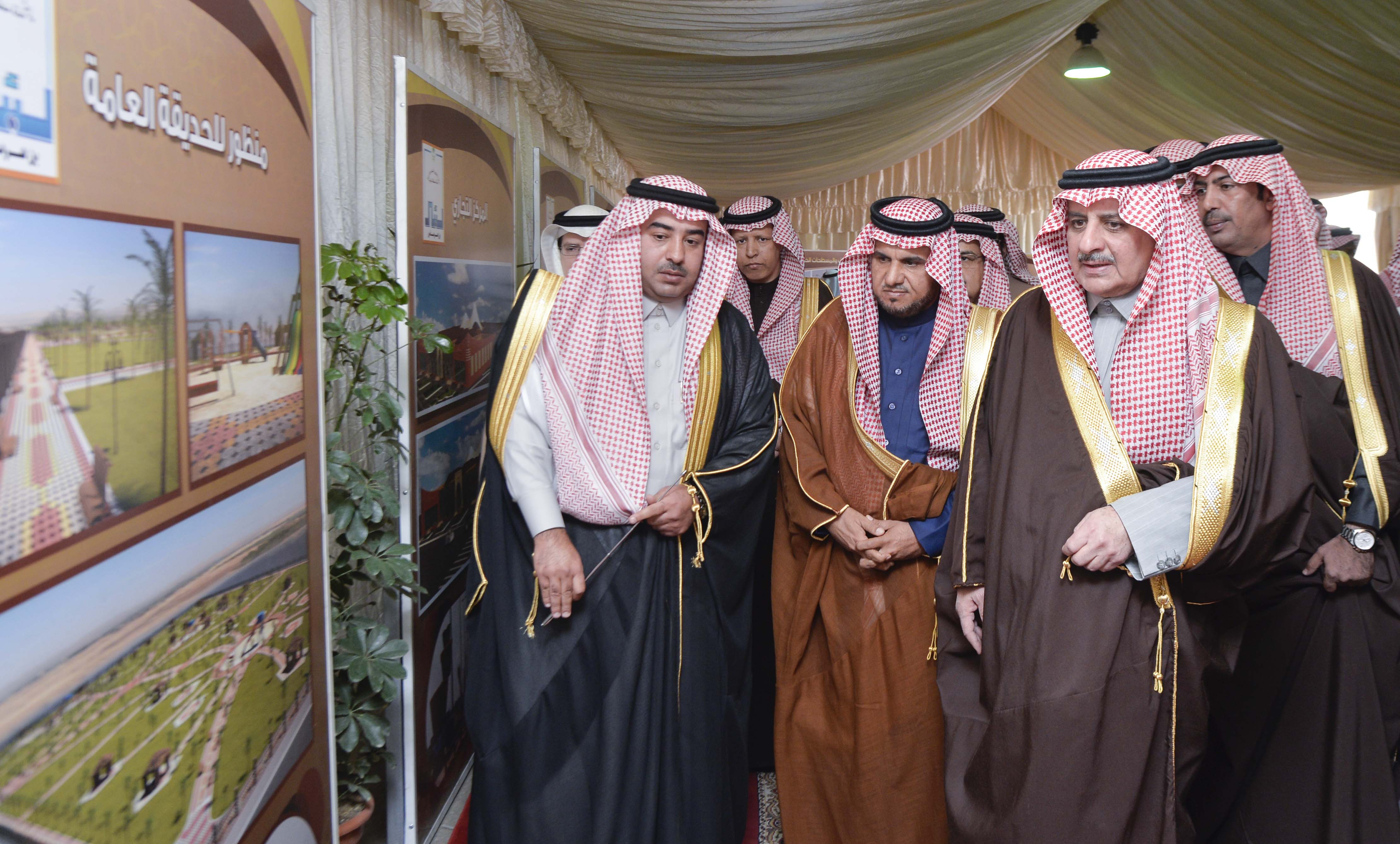 أمير  تبوك يلتقي أهالي بئر بن هرماس ويدشن ويضع حجر الأساس لعدد من المشروعات التنموية