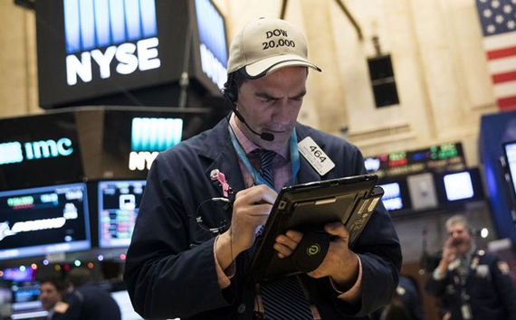 مؤشر "داو جونز" يقترب من مستوى غير مسبوق