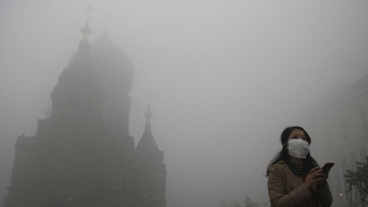 الضباب الدخاني يغلف مدنا صينية لليوم الخامس وإغلاق مصانع ومدارس