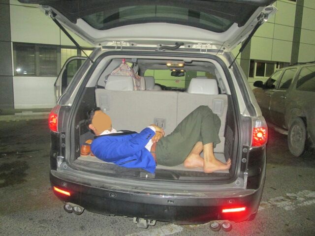 جمرك جسر الملك فهد يحبط تهريب عامل أجنبي للمملكة