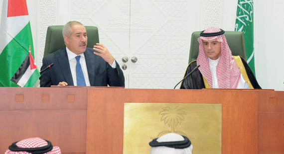 عادل الجبير وناصر جودة خلال المؤتمر الصحافي الذي عقداه أمس في مقر وزارة الخارجية في الرياض.«واس»