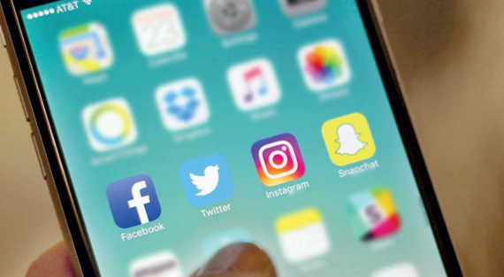 مستقبل «سناب شات» المزدهر يهدد «تويتر» و«إنستجرام».