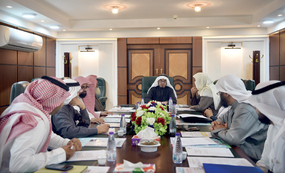 جانب من اجتماع الأمانة العامة لجائزة الأمير سلطان بن سلمان لحفظ القرآن الكريم للأطفال المعوقين في الرياض أخيرا. "الاقتصادية"